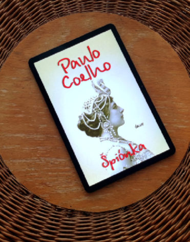 Paulo Coelho Špiónka knižná recenzia