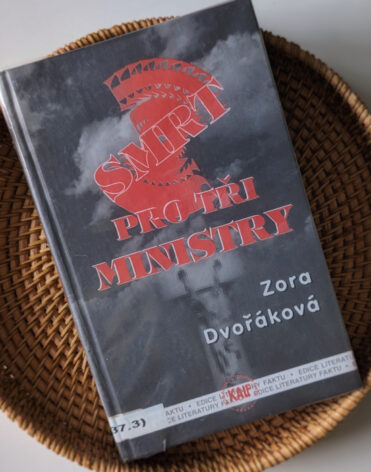 Smrt pro tři ministry – Zora Dvořáková – recenzia