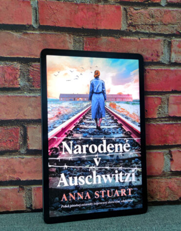 Narodené v Auschwitzi, Anna Stuart - recenzia
