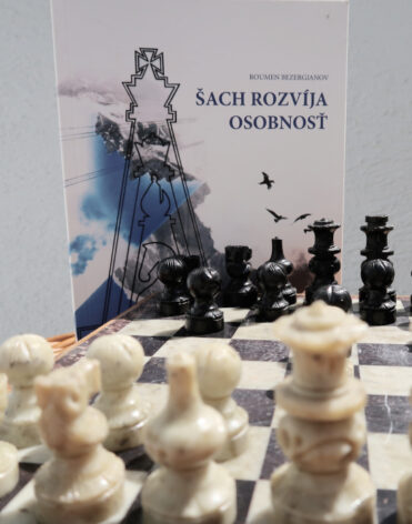 Šach rozvíja osobnosť, Roumen Bezergianov - knižná recenzia