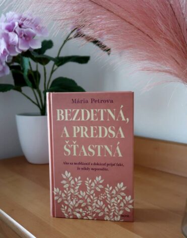 Bezdetná, a predsa šťastná, Mária Petrova - recenzia